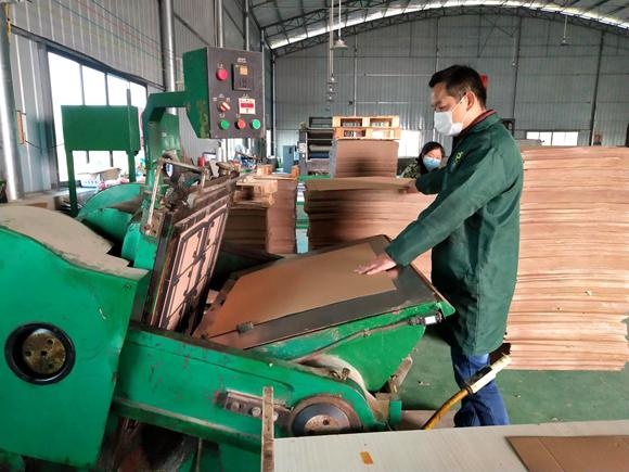 党员干部坚守抗疫一线显担当,抗疫版七品芝麻官