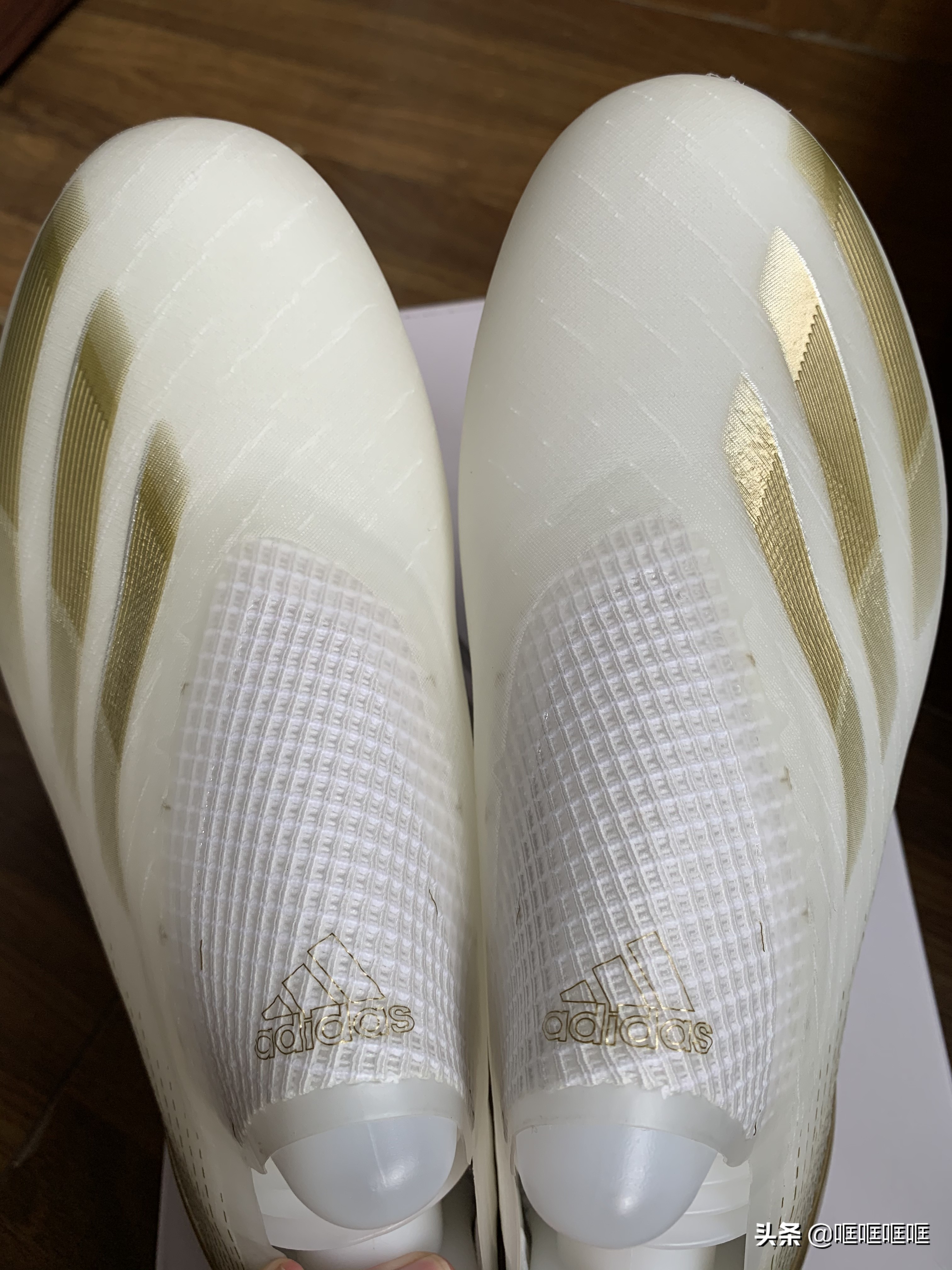 阿迪达斯足球鞋纯白猎鹰评测,阿迪达斯足球鞋xghosted实战