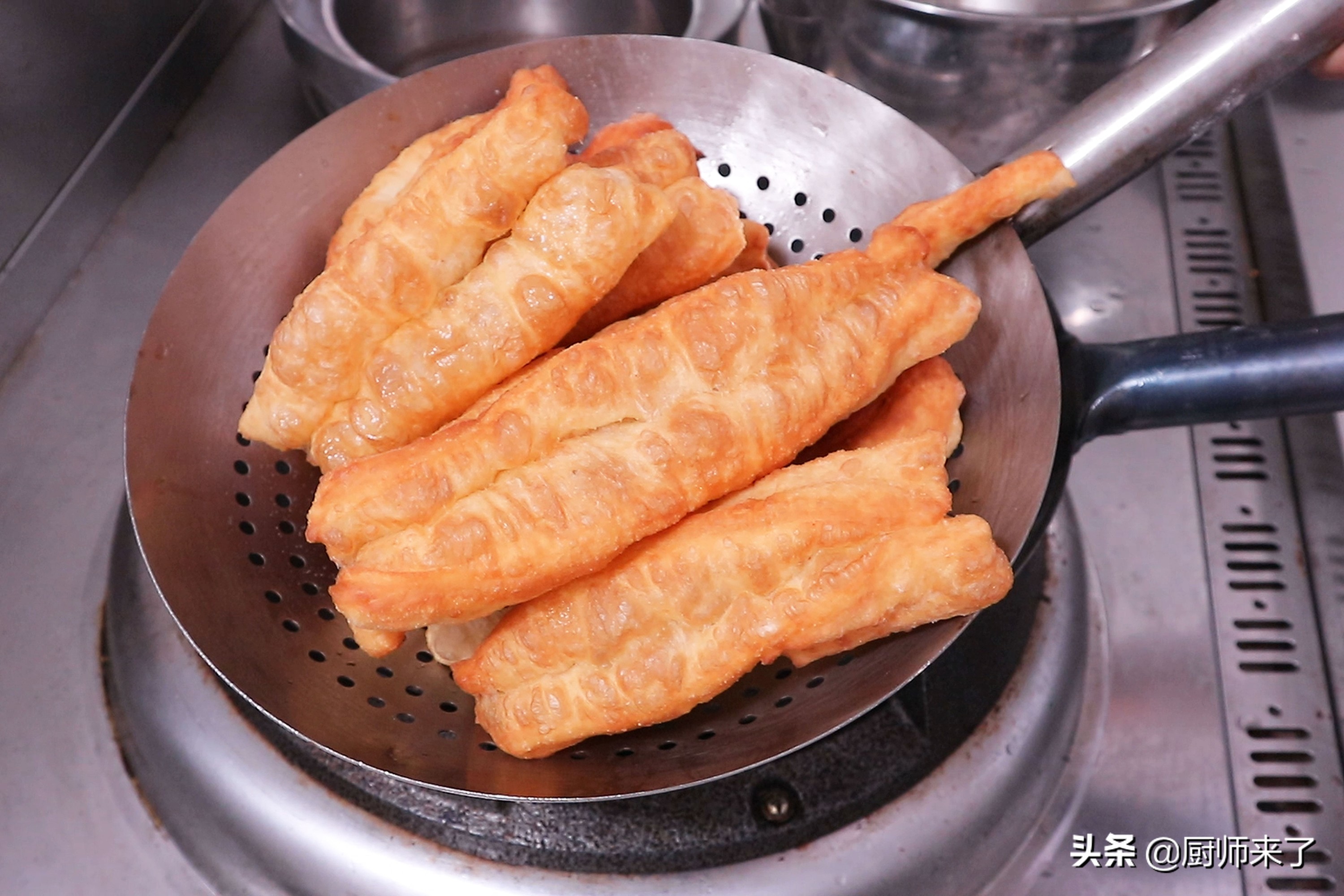 油条发面怎么发才松软,油条面太筋道拉不开往回缩怎么办