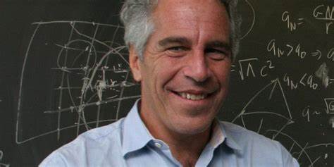 英安德鲁王子丑闻再添新料,被曝与爱泼斯坦共享俄美女足底按摩