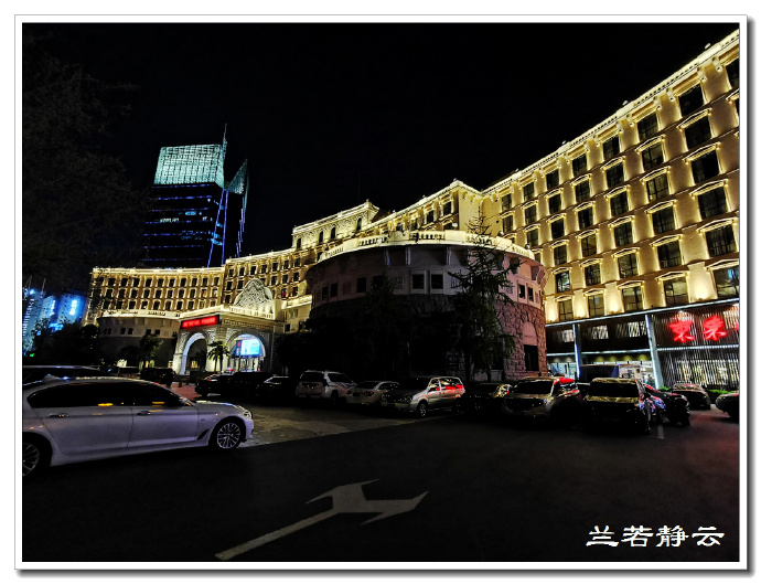 郑州小吃美食一条街附近酒店,郑州住宿附近有美食