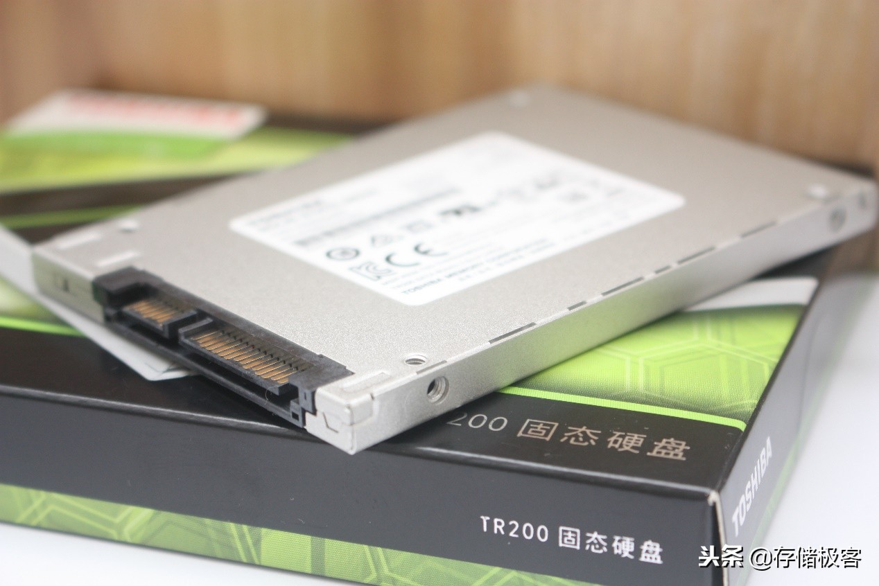 固态硬盘少了个电容可以用吗,固态硬盘东西越少越好吗