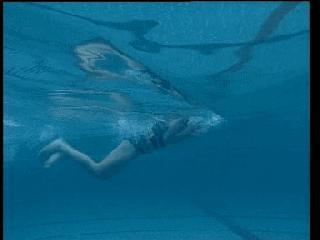 蛙泳腿部翻脚错误纠正,蛙泳在水中腿部翻脚忘记了怎么办