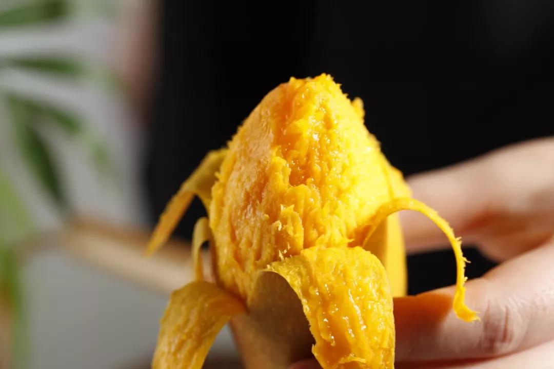 香甜多汁又软糯芒果1斤只要3块多,贵妃芒芒果直播卖货9.9元5斤