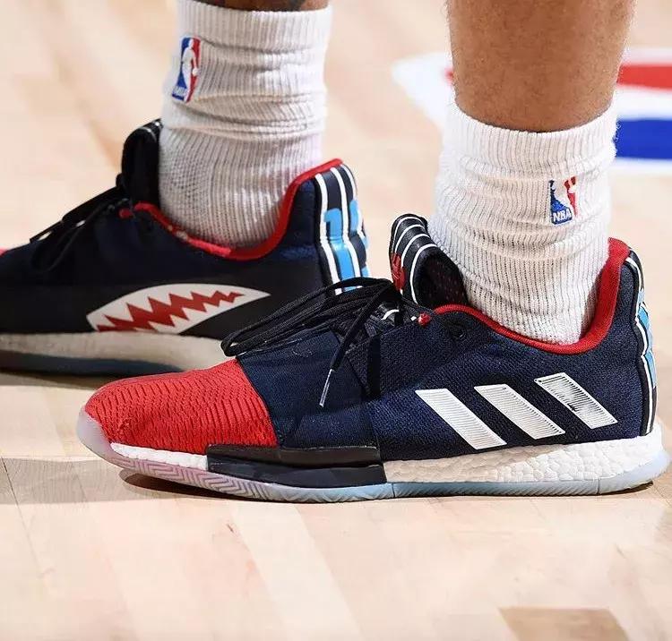 NBA球员今日上脚：詹姆斯穿纪梵希联名款，字母哥一代MVP配色