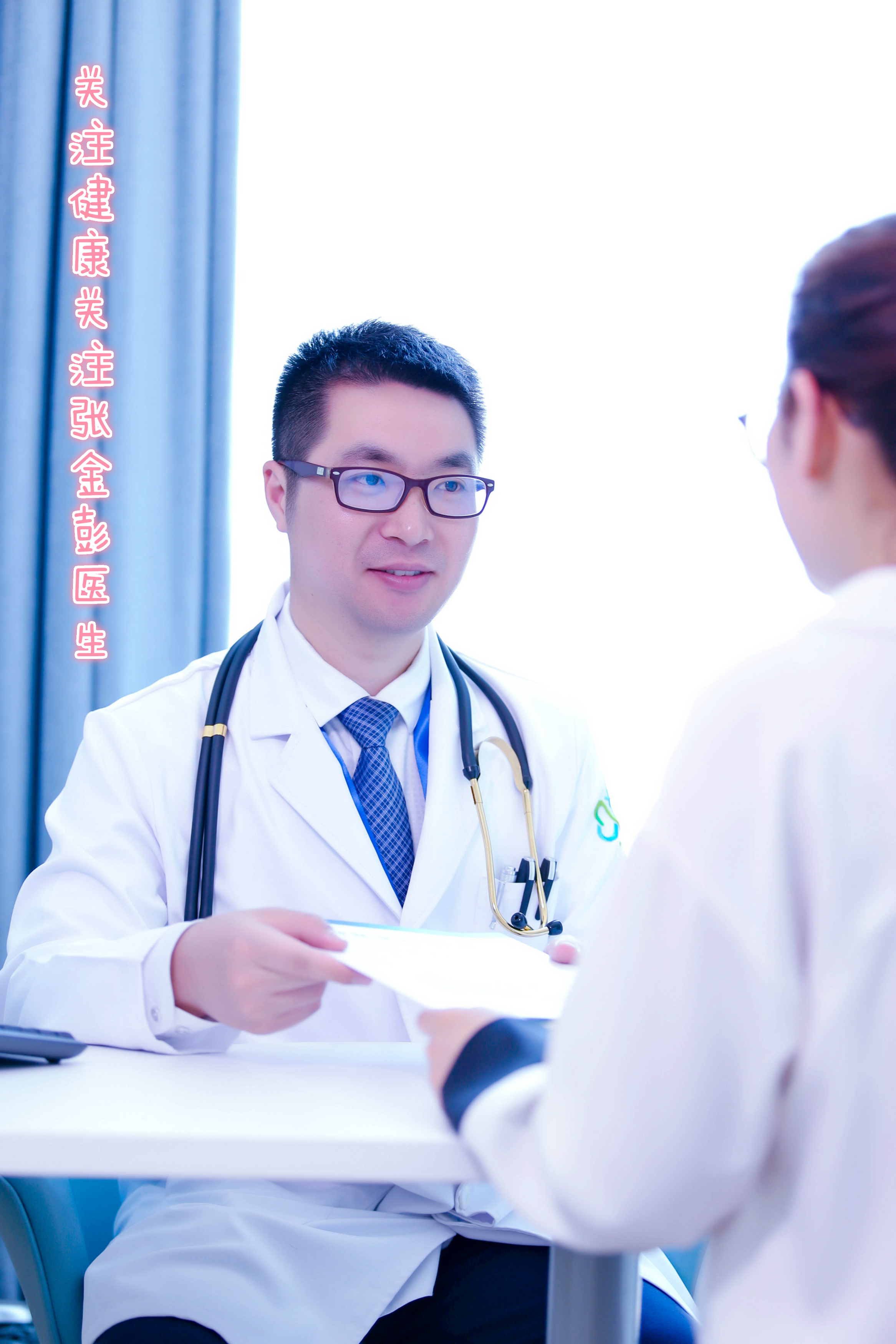 妊娠纹的美容治疗方案以及流程,皮肤裂纹好像妊娠纹怎么消除