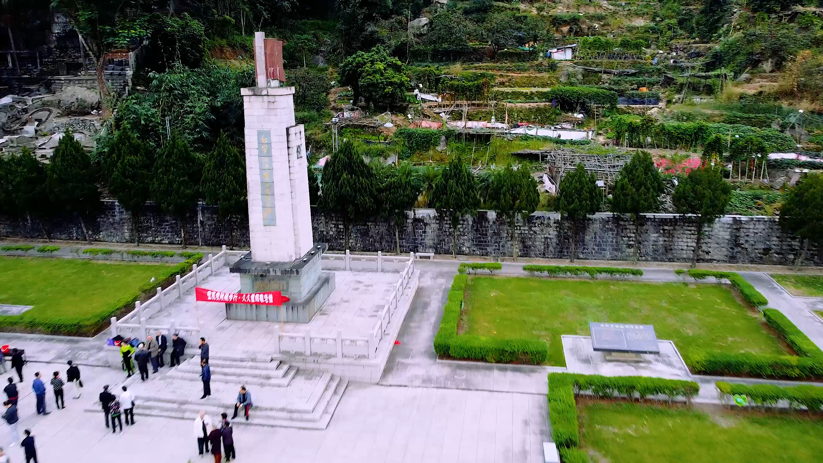 罗源这个小区的面积比城市还要大海景及高铁傍身却依旧空空荡荡