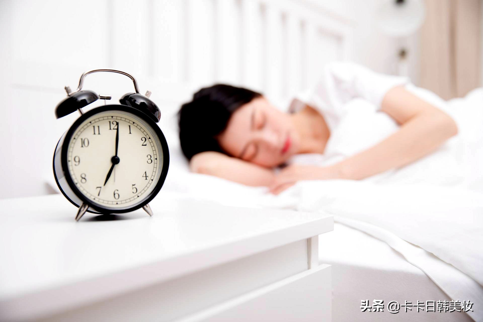 教你去除黑眼圈的七个小方法,去除黑眼圈四个最有效最快小绝招