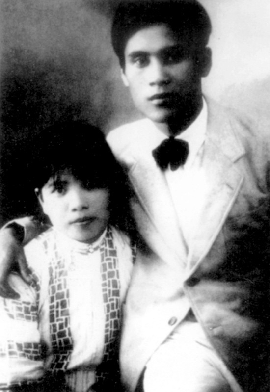 他是最穷的亿万富豪，有几十家银行，却无房无车，儿子是货车司机