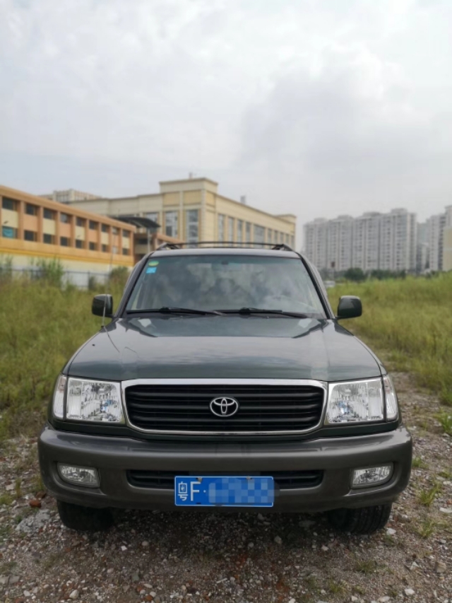 曾经50万的陆巡,曾经的经典越野车