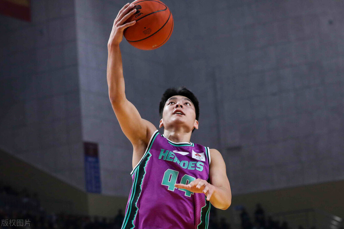 1米89也能起飞!山东教练晒训练视频,陈培东暴扣尽显身体素质