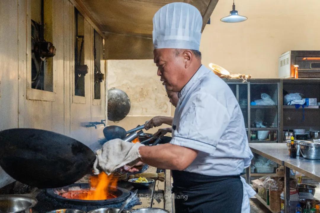 弥勒97年历史的老饭店，传了四代人，穿开裆裤小娃吃成了老头
