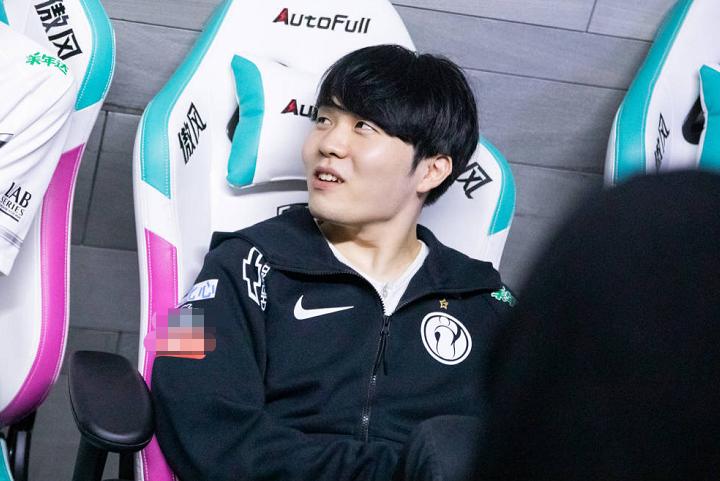 rookie斗地主,theshy与rookie玩斗地主