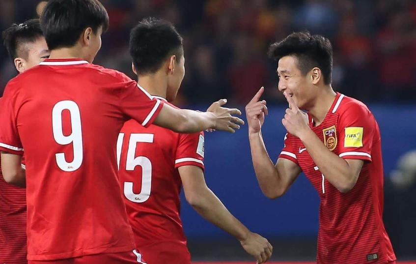 国足球星对武磊的评价,国足主帅李铁亮相赞扬武磊