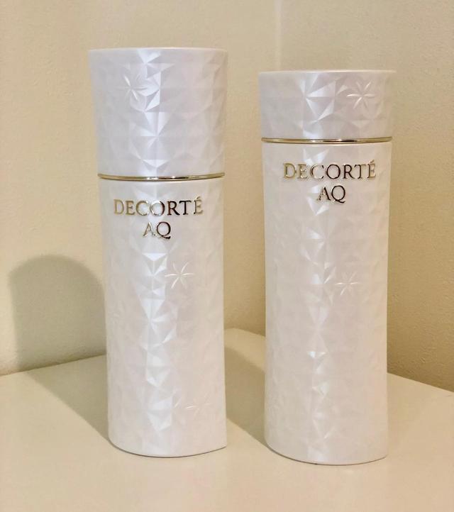 悦薇水乳和白檀水乳测评,抗老水乳适合40岁国货