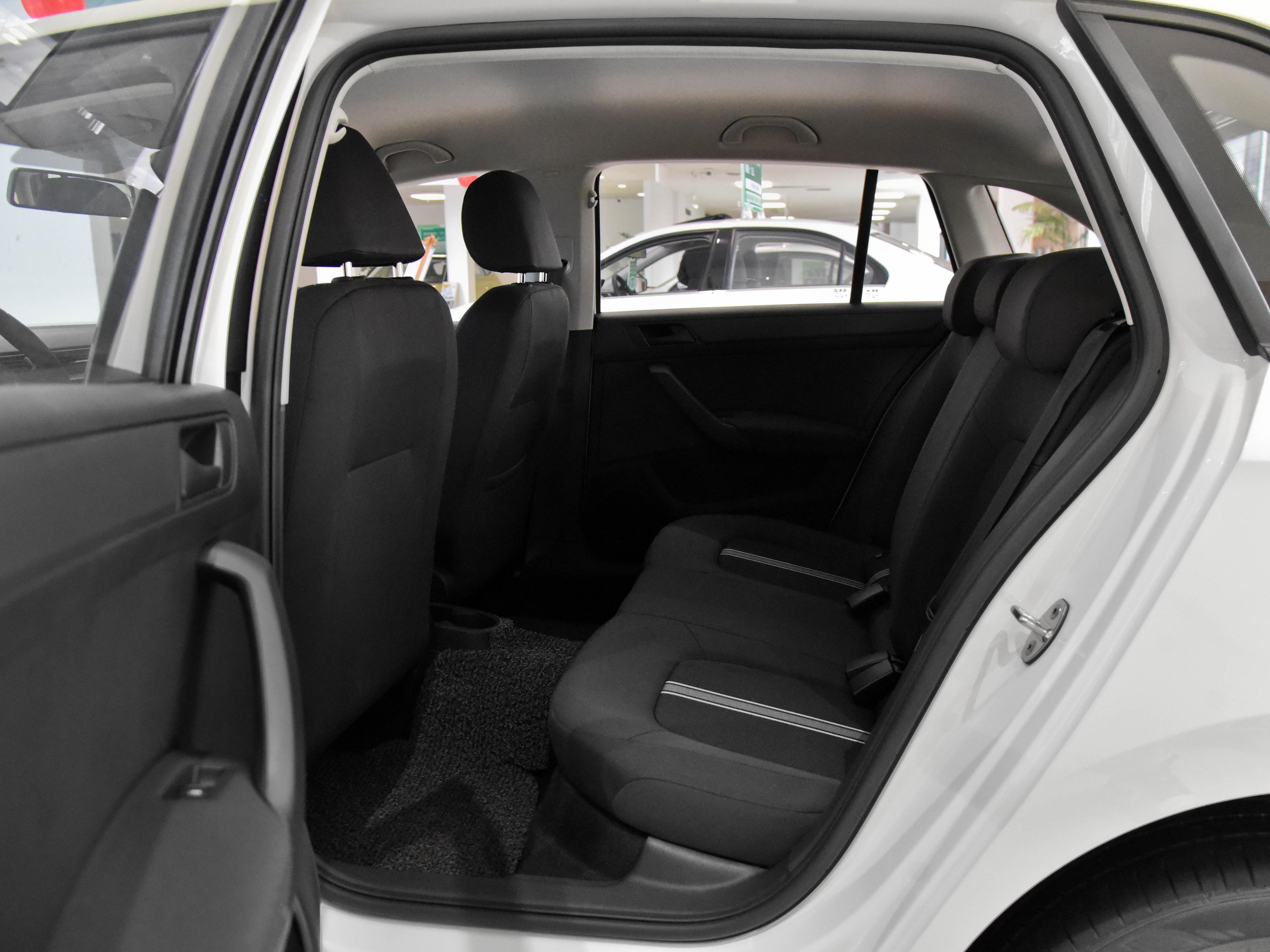 低配自动合资轿车便宜新车,低配汽车的油耗是多少