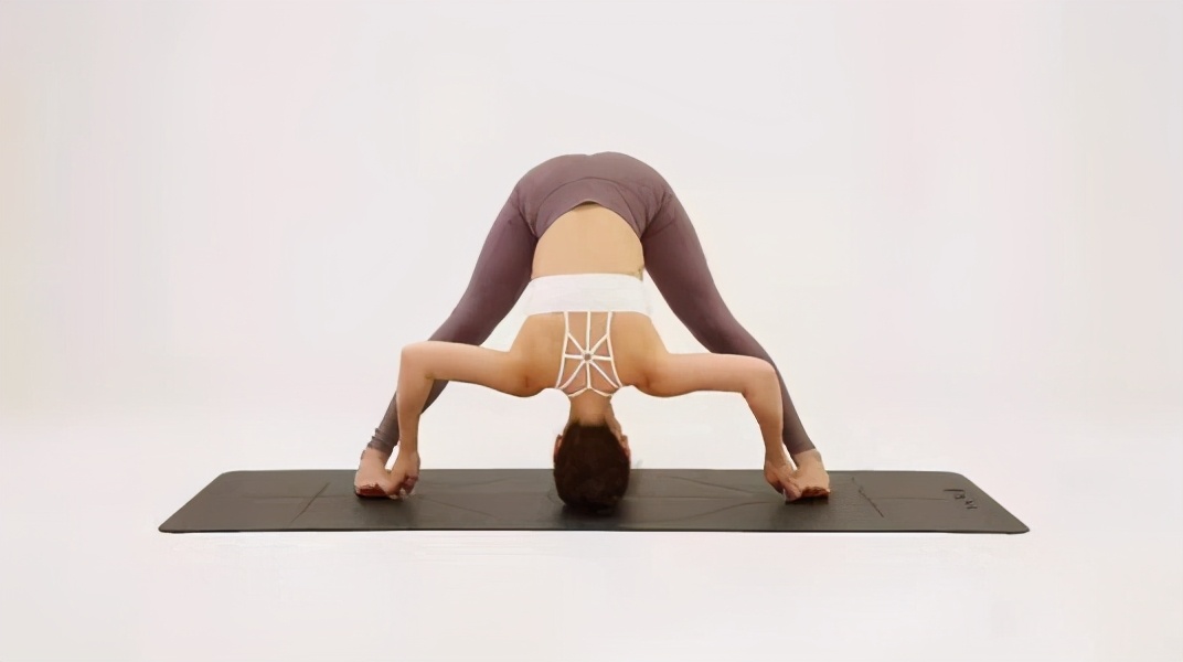 60岁钟楚红近照潇洒,59岁钟楚红气质依旧