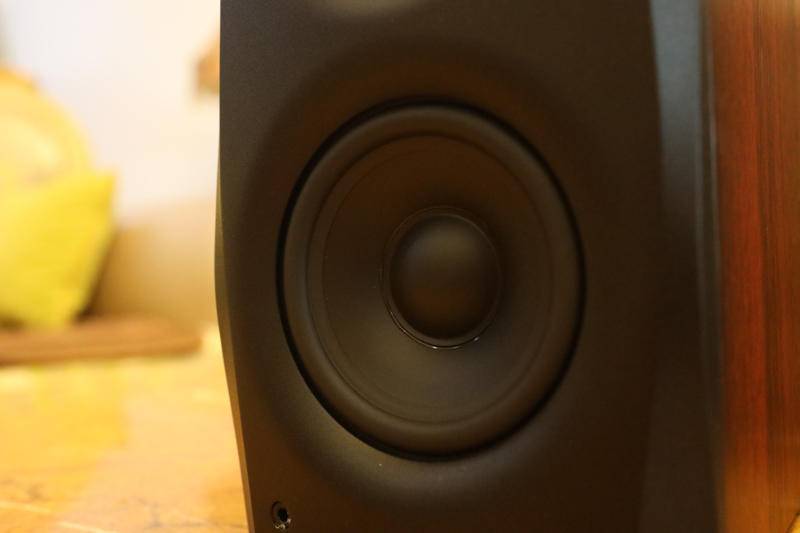 惠威d1100和漫步者s1000有什么区别,惠威d1100和漫步者r2000db对比