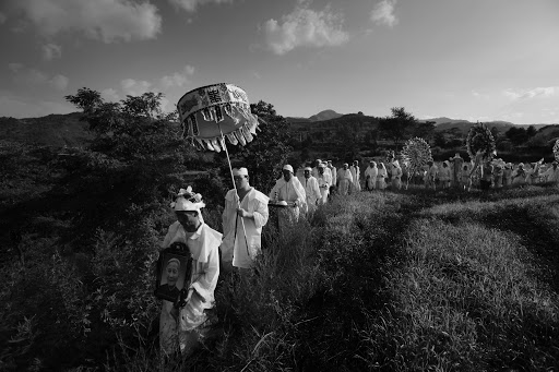 骨灰多年后会变成什么样,骨灰长时间会变成什么样