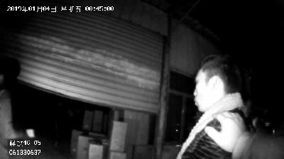 情侣微商卖箱包，几个月便购置奔驰别墅，却被刑拘了……