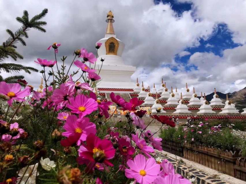 稻城亚丁在哪个城市,稻城亚丁几月份去最好海拔多高
