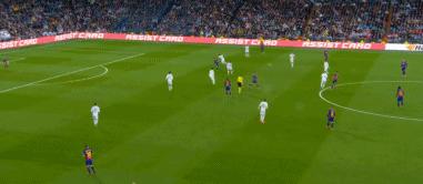 西甲-维尼修斯破门梅西飞铲染黄皇马2-0巴萨登顶