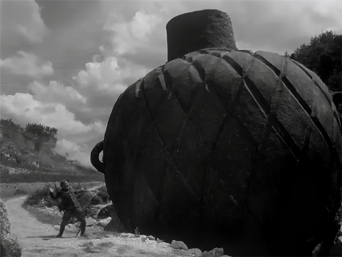 地雷战渡边假装妇女偷地雷被炸,地雷战渡边假装妇女偷地雷第几集