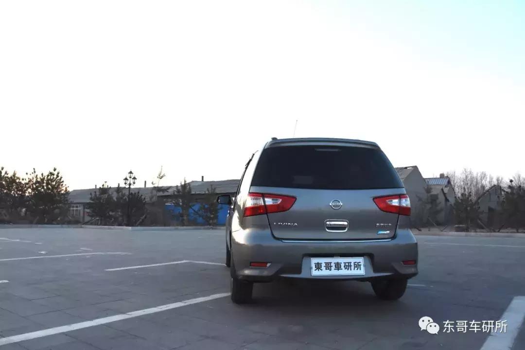 尼桑骊威满载拉货,日产骊威二手车拉人拉货两不误