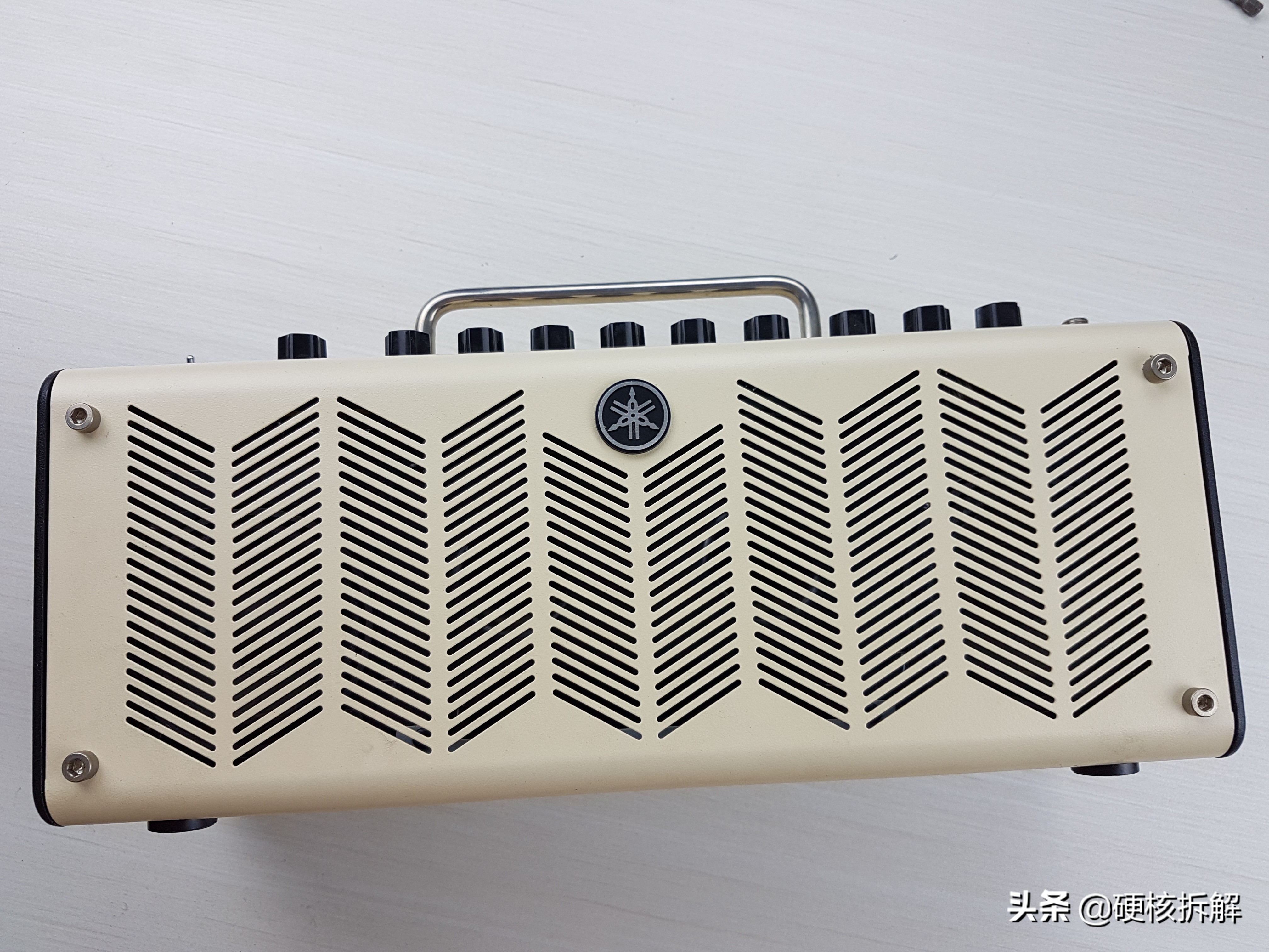 Yamahathr10音箱用什么吉他线,雅马哈吉他音箱thr1011使用方法