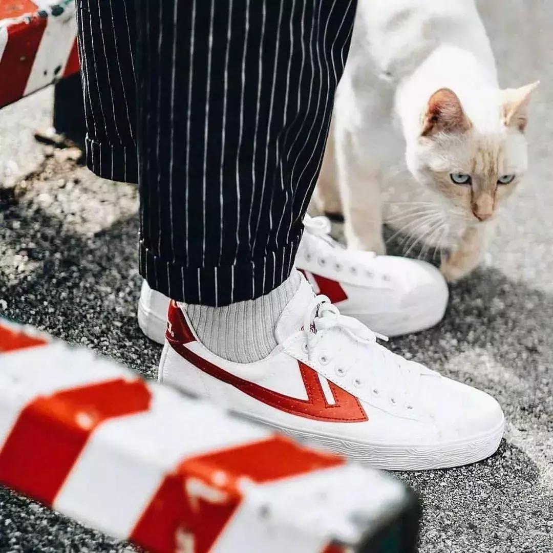 adidasnike哪个更好,不买nike和阿迪买什么