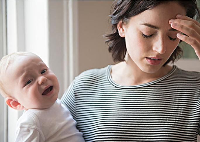 朱珠产后恢复,朱珠产后穿黑白装状态佳