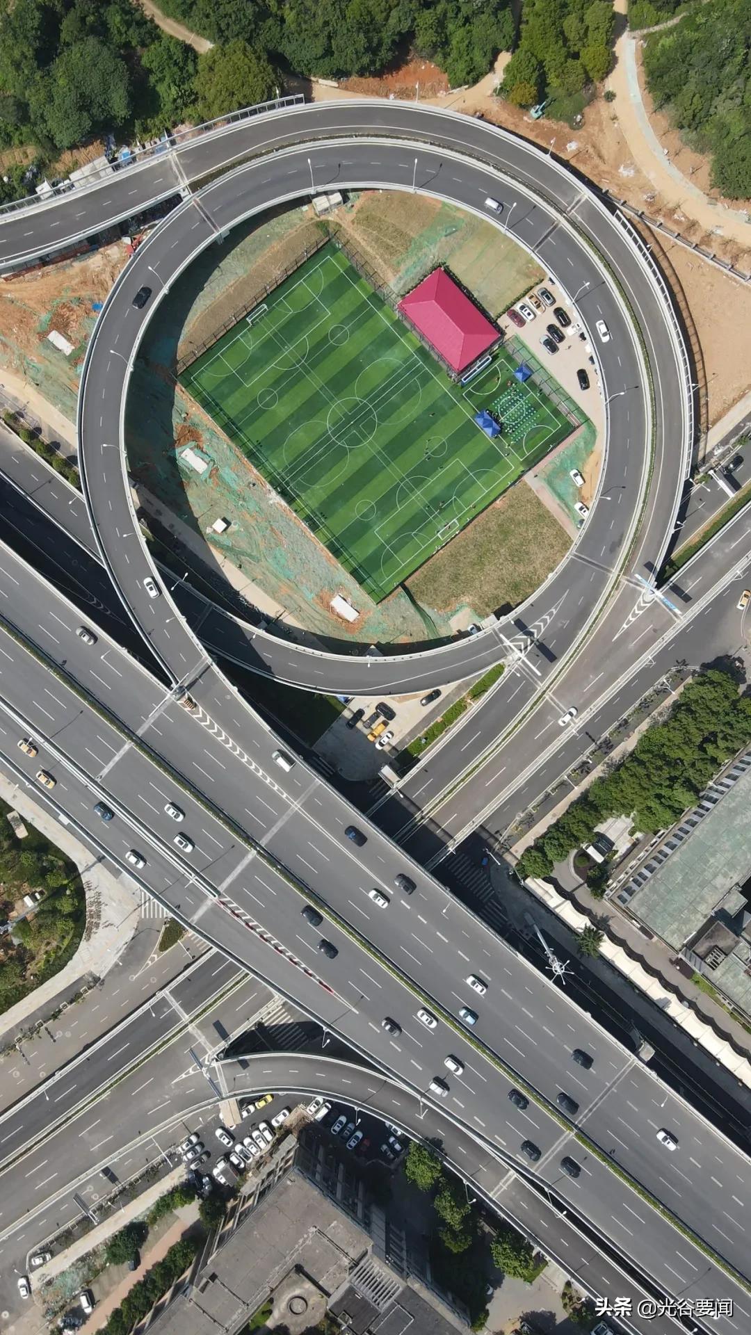 光谷规划专业足球场,光谷生态长廊足球场