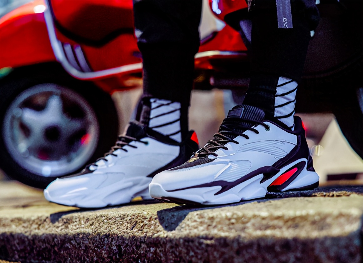 李宁回应炒鞋贩子,李宁安踏多款球鞋下架