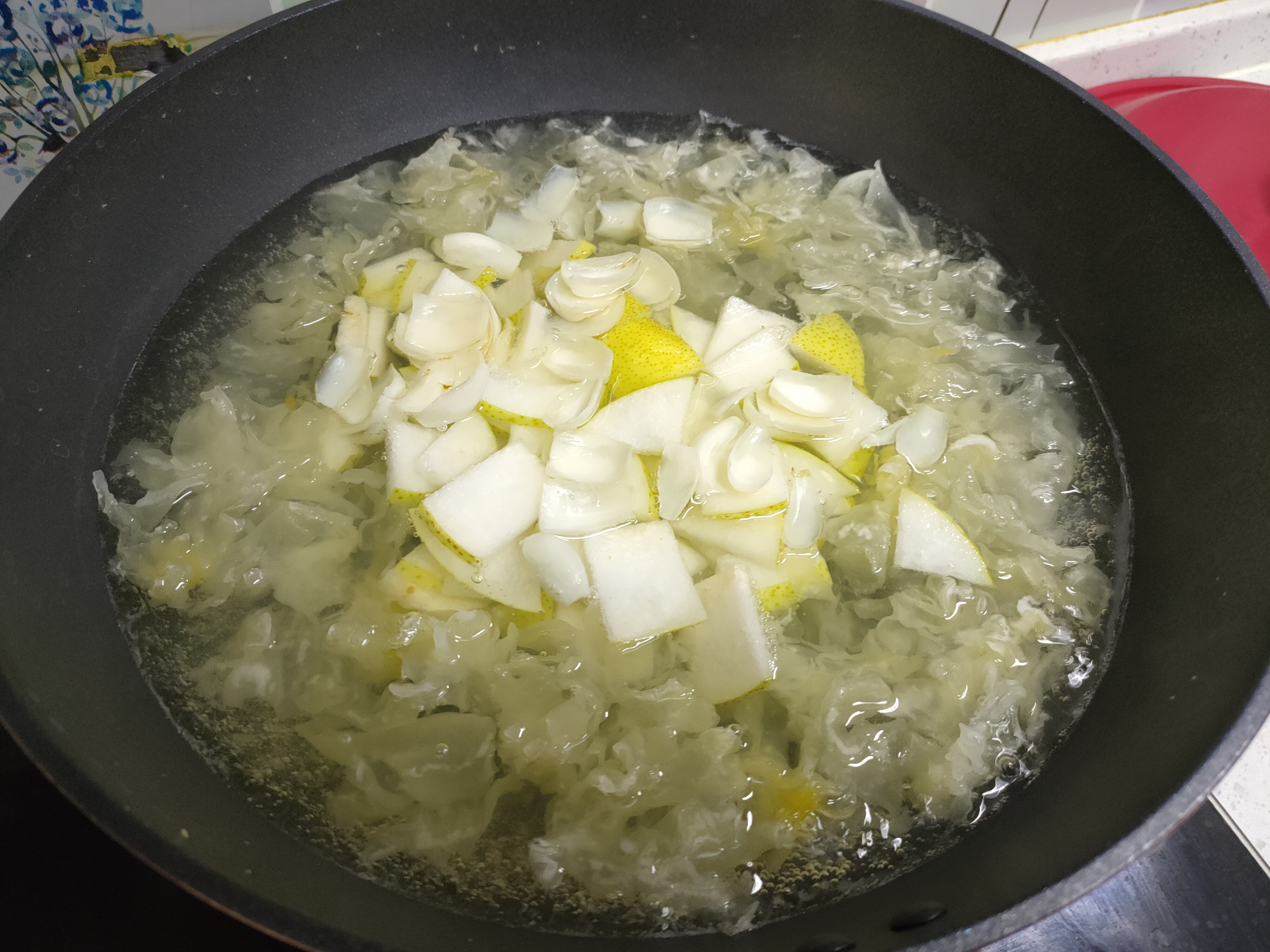 煮银耳中途关火有问题吗,煮银耳水开下还是凉水下锅