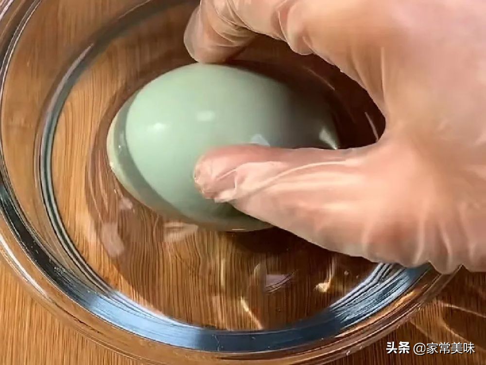 咸鸭蛋腌制方法流油咸度适中,腌咸鸭蛋方法一看就会