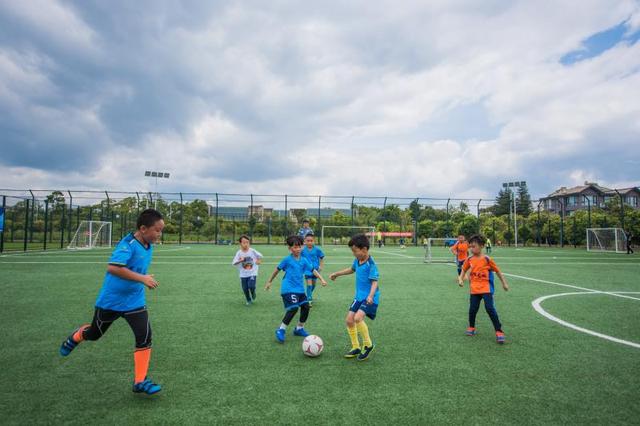 孩子踢足球算体育加分吗,孩子学踢足球有多厉害
