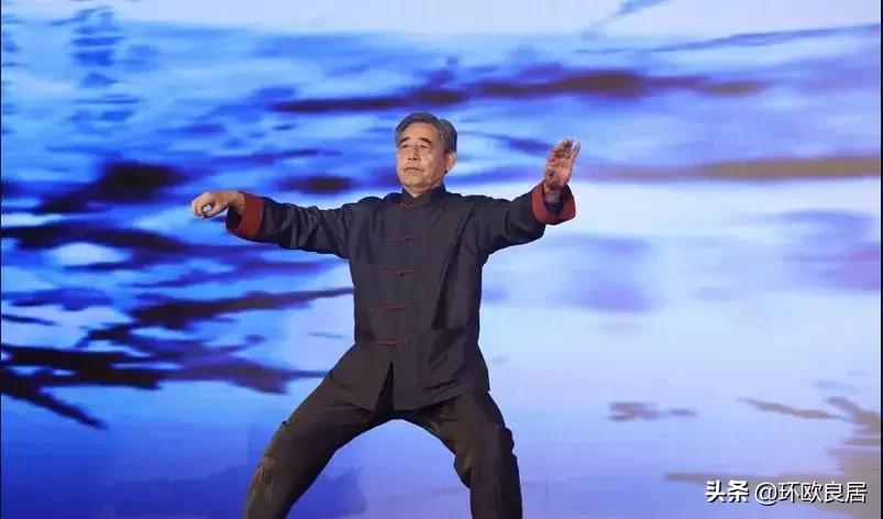 原来太极大师早就移民了，子女接受西方教育，注重批判性思维