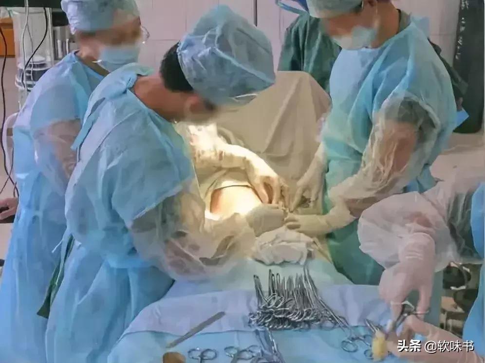 呼吸急促、大出血，女星产房视频曝光：命悬一线是常有的