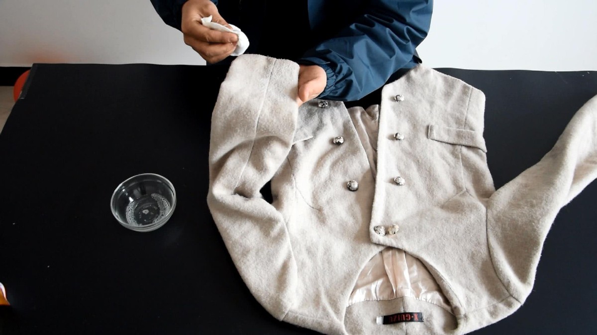 看了邻居的分享，才知道清洗毛呢大衣这么简单！不用水洗也不用晒