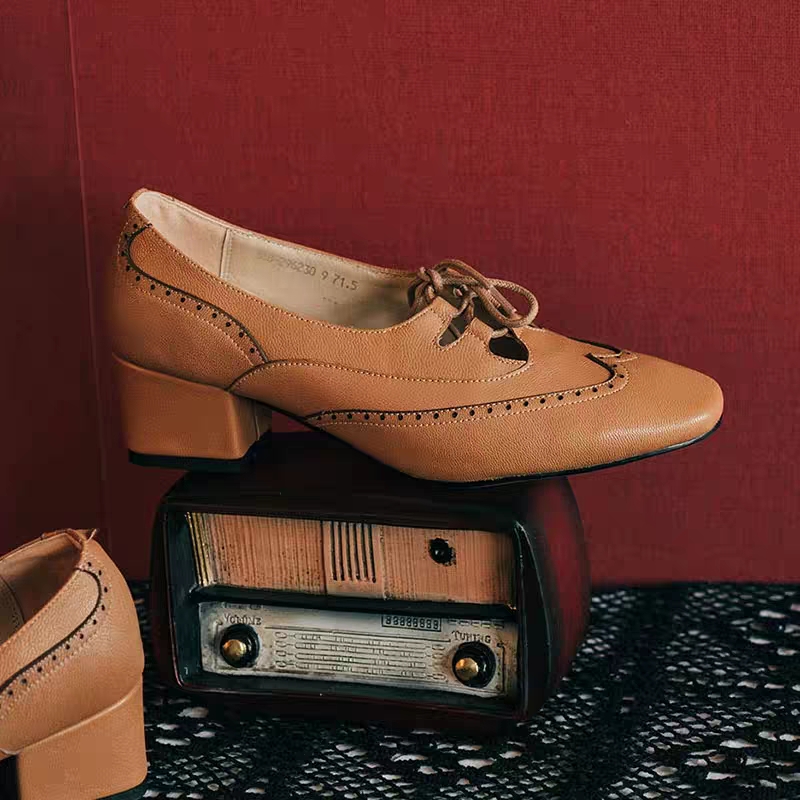 什么样的粗跟高跟鞋穿着舒服秋冬,今年流行的粗跟高跟鞋秋冬款