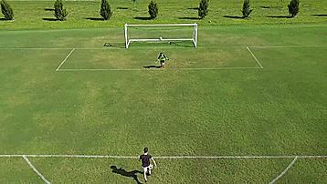 初学者足球点球技巧,五个初学者必会的足球基本技巧