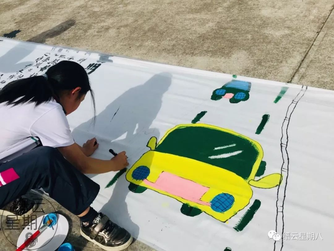 画一幅与校园足球有关的绘画,校园足球绘画又难又好看