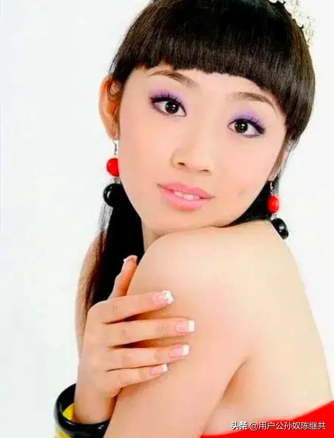 孟豆生北国，未来展新枝。愿君修练至，比赛寄相思！女排新人诗…