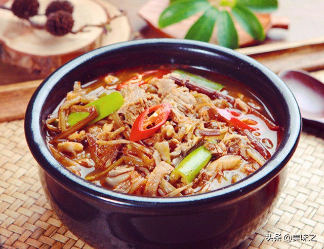 阜阳牛肉汤汤色清亮,牛肉汤最好吃的做法小视频