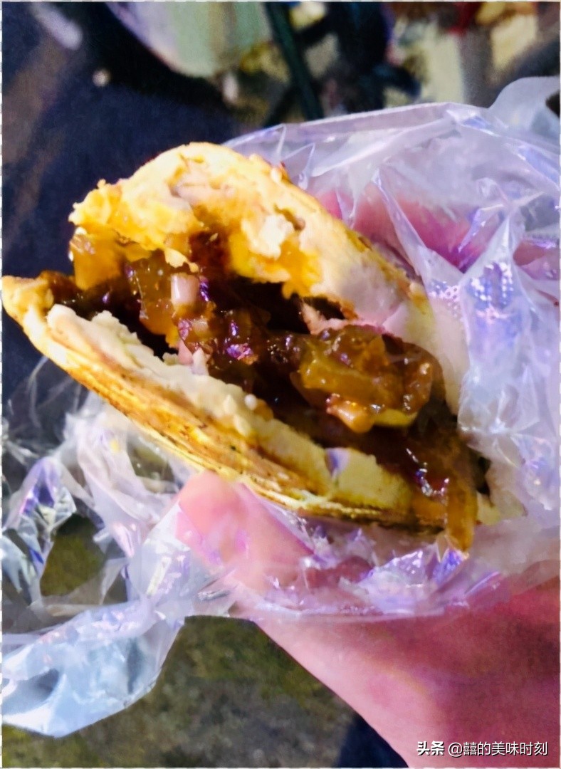 开封小吃街炒凉粉,开封鼓楼小吃夜市