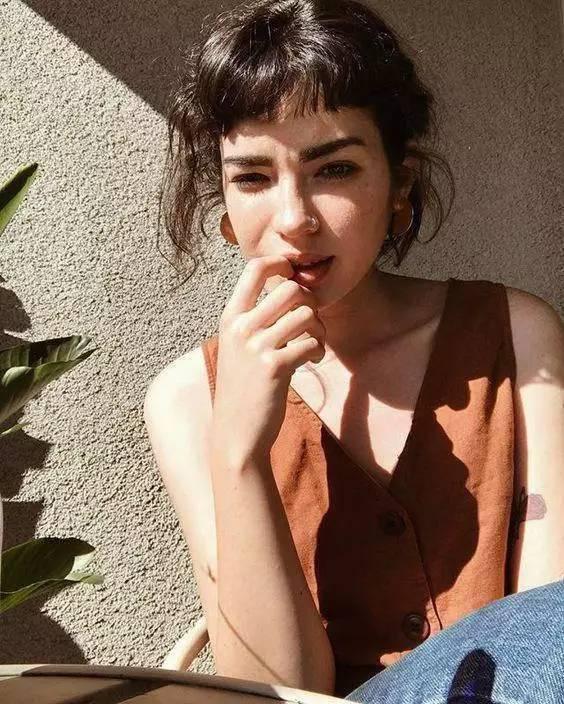 如何选择适合自己脸型的耳环,不同脸型这样选耳环超显脸小