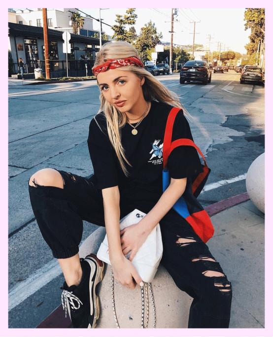 丝巾有哪些时髦又高级的搭配,简单丝巾穿出高级感