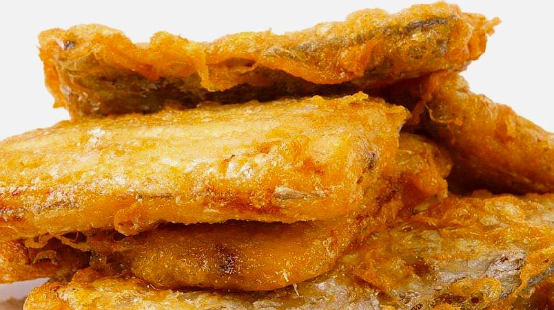 挑选带鱼的时候最好选择黄眼带鱼,选带鱼要选黄眼睛还是小眼睛