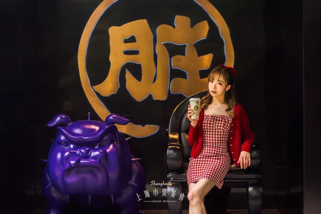 网红饮料喝起来,中药奶茶网红饮品