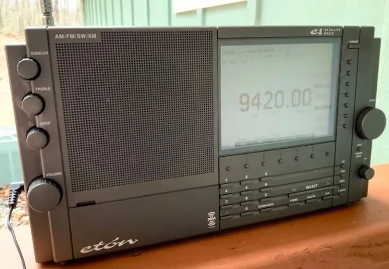 「火腿维修室」拯救一台老式EtonE1收音机，解决橡胶涂层粘手问题